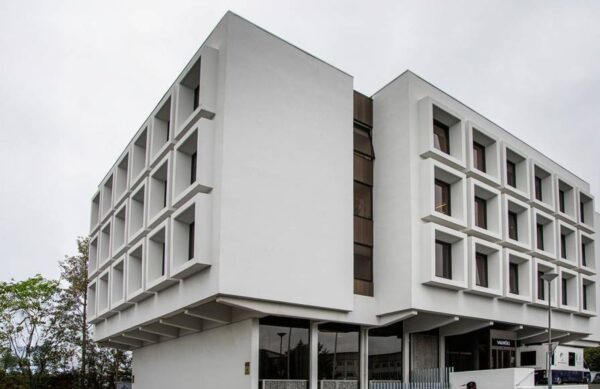 1623149_mbl_valholl Stefnt er að því að ganga frá sölu Valhallar við Háaleitisbraut í næstu viku. mbl.is/Arnþór Birkisson