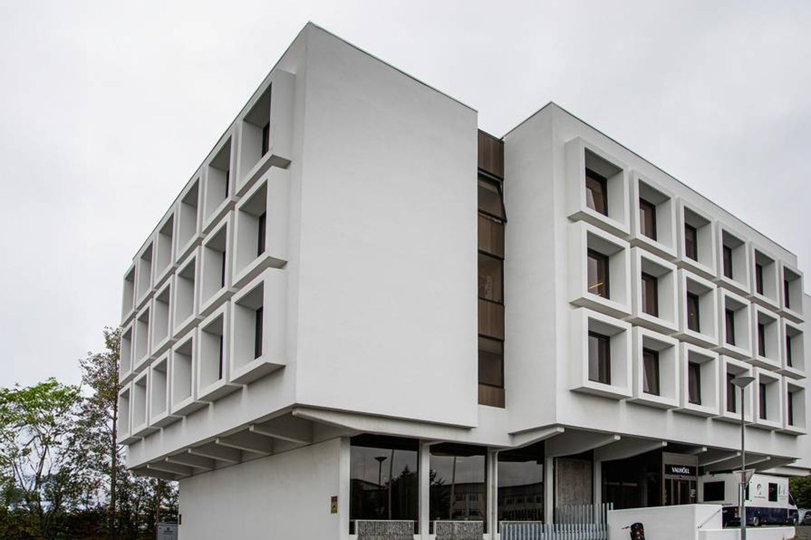 Stefnt er að því að ganga frá sölu Valhallar við Háaleitisbraut í næstu viku. mbl.is/Arnþór Birkisson