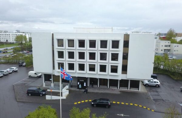 DCD4E2BA3150AF250AAA4062B158813F581AC670E43491581FBDBE3B0B7DBC28_713x0_visir_valholl Valhöll var reist árið 1975 og hefur alla tíð hýst Sjálfstæðisflokkinn. Vísir/Einar