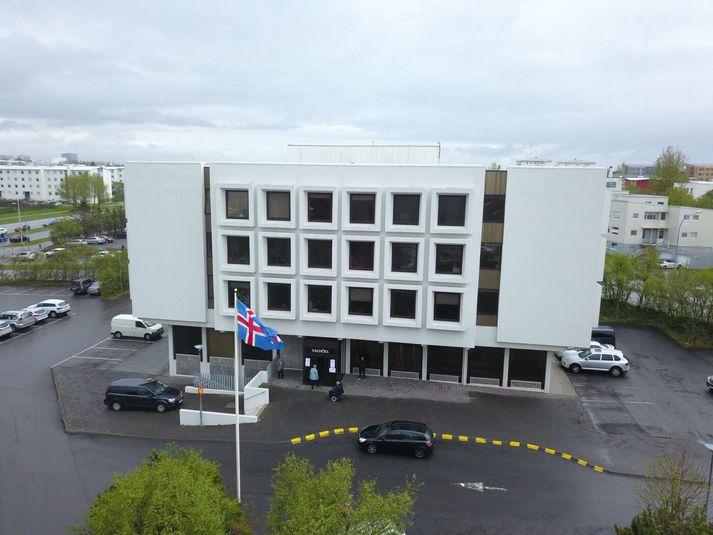 Valhöll var reist árið 1975 og hefur alla tíð hýst Sjálfstæðisflokkinn. Vísir/Einar